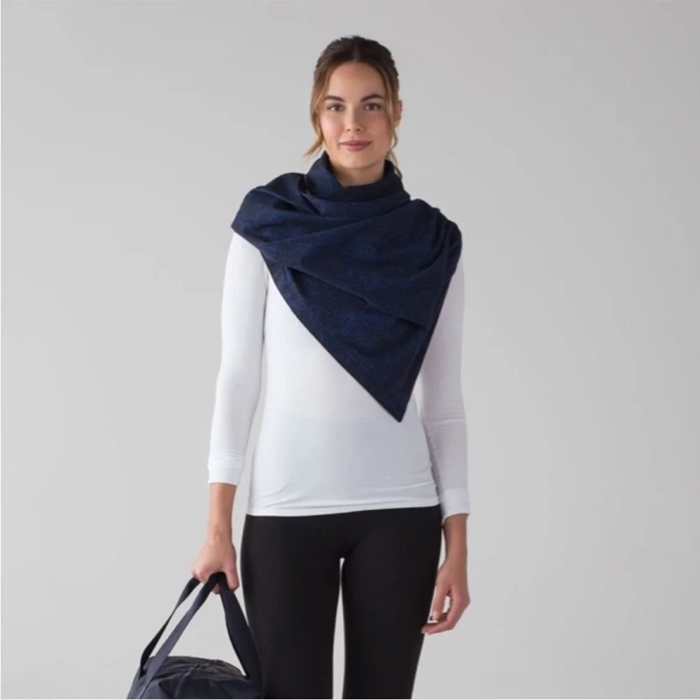 Lululemon Vinyasa Scarf Navy Blue, Excellent Condition